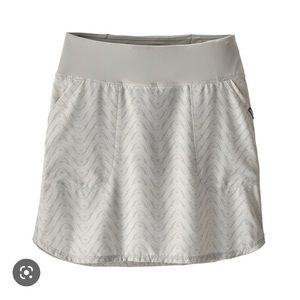 Patagonia fishing tech skort grey and white EUC